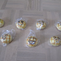 medium melon buns