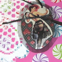  Peek-a-Boo Slip Oval Ornament