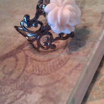Metallic Filigree Cream Rose Ring