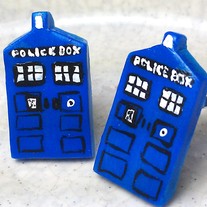 Tardis_20studs_medium