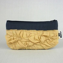 THE CITY CLUTCH IN HOUNDSTOOTH & HONEY GOLD