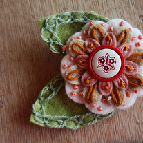 field day felt flower pin