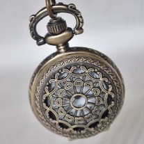 Pocket_watch_alice_medium