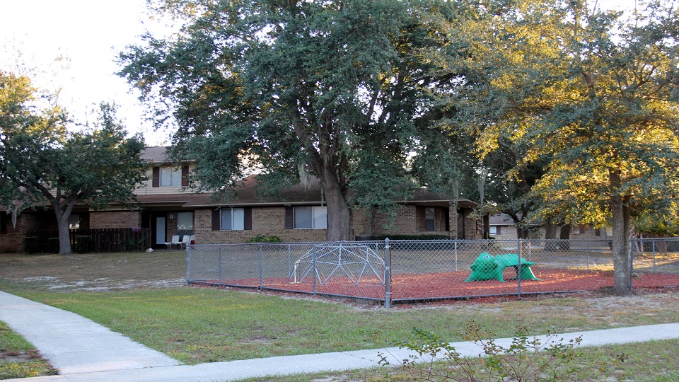 The Villas and Briarwood Apartments - Apartment - Sebring, FL