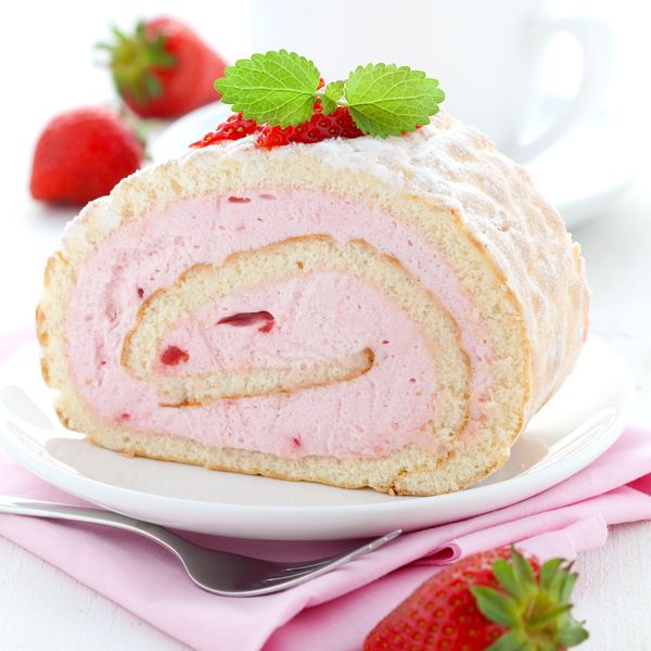 Strawberry & Cream Swiss Roll 12 Tomatoes