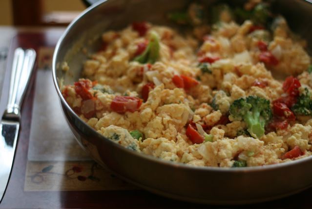 Scrambled Eggs with Tomatoes and Broccoli from Sugarlaws