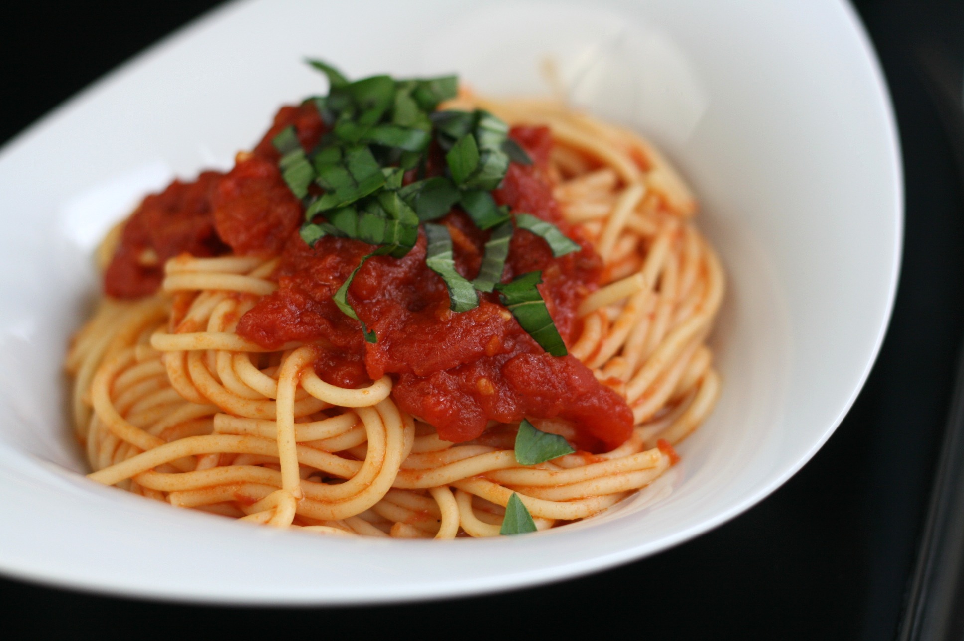 video: tory burch's spaghetti pomodoro