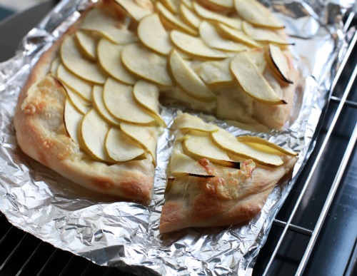 brie and apple flatbread