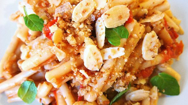 Sicilian Pasta With Swordfish, Fennel, Mint, and Bread Crumbs Recipe