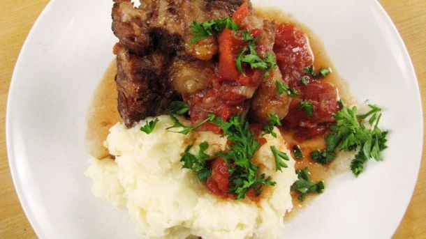 Sunday Supper: Red Wine and Tomato Braised Oxtails Recipe