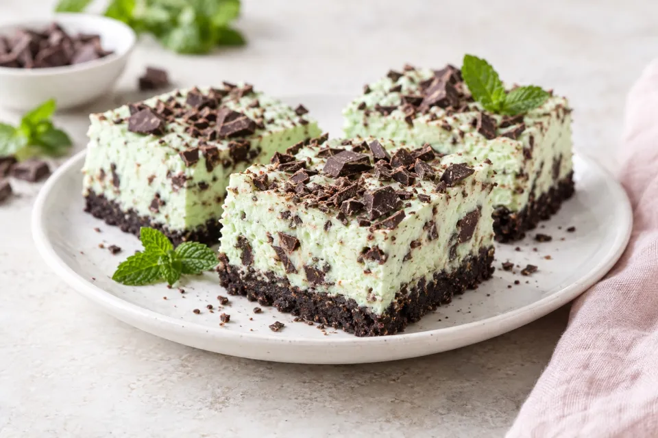 Mint Chocolate Chunk Cheesecake Bars