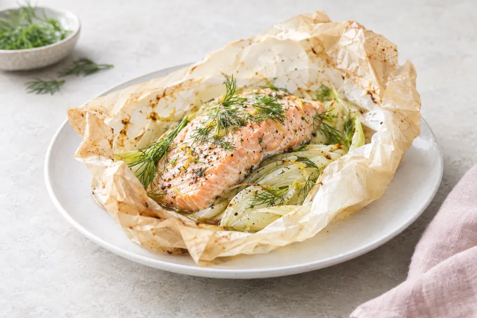 Salmon with Fennel Baked in Parchment