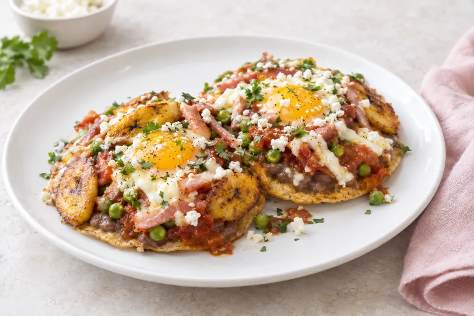 Huevos Motule&ntildeos
