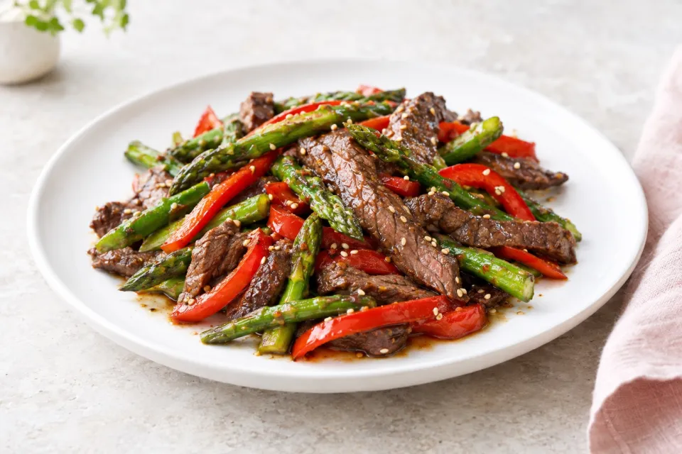 Flank Steak Stir Fry with Asparagus and Red Pepper