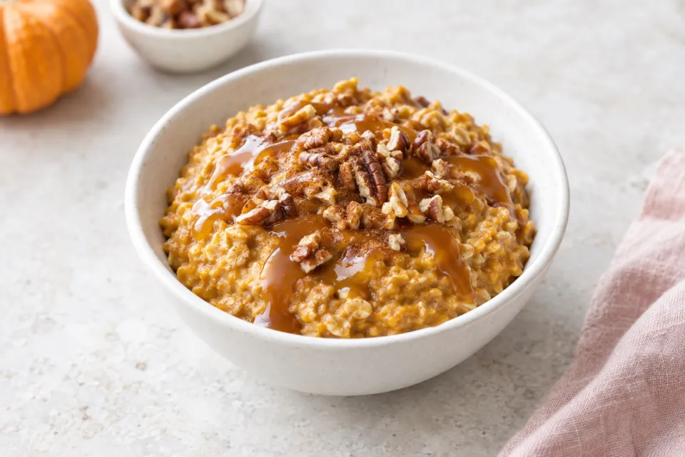 Pumpkin Pie Oatmeal with Caramel Sauce