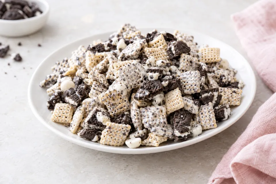 Cookies and Cream Chex Mix