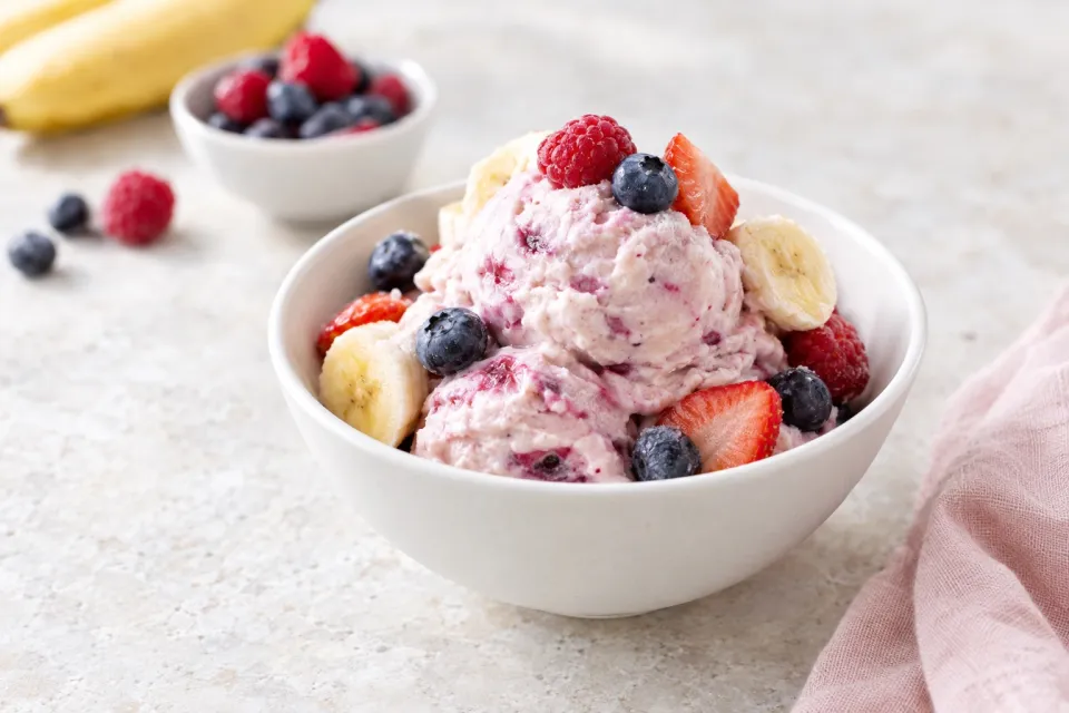 Banana Berry Frozen Yogurt