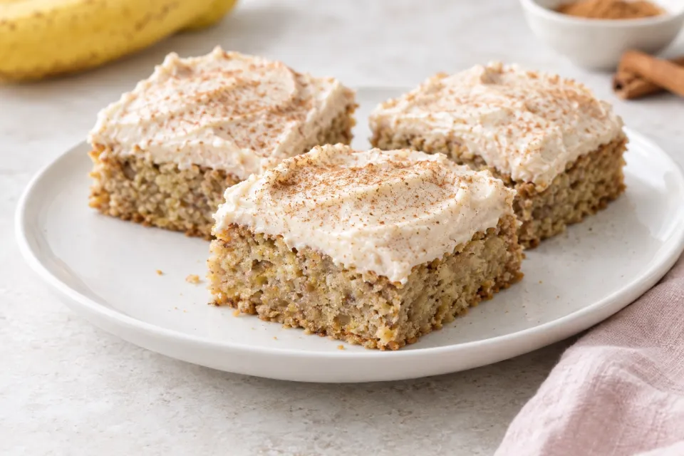 Banana Bars with Cinnamon Cream Cheese Frosting