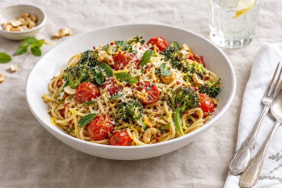 Quick Blistered Cherry Tomato Spaghetti