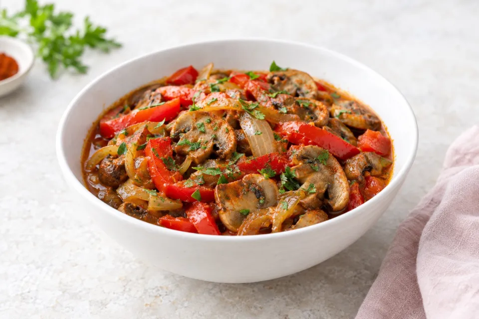 Low-Carb Vegetarian Mushroom Stew with Red Bell Pepper, Onion, and Paprika