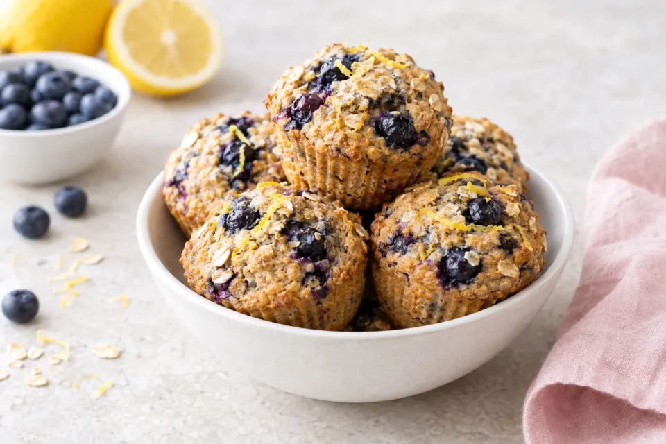 Low-Sugar Whole Wheat and Oatmeal Blueberry Muffins with Lemon