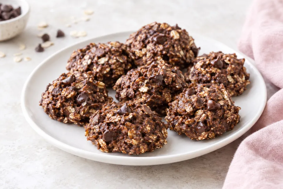 Sugar-Free and Flourless Chocolate and Oatmeal Cluster Cookies