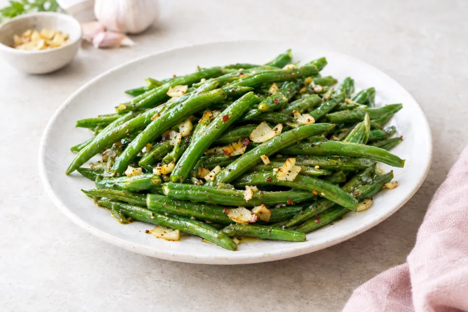 World's Easiest Garlicky Green Beans Stir Fry