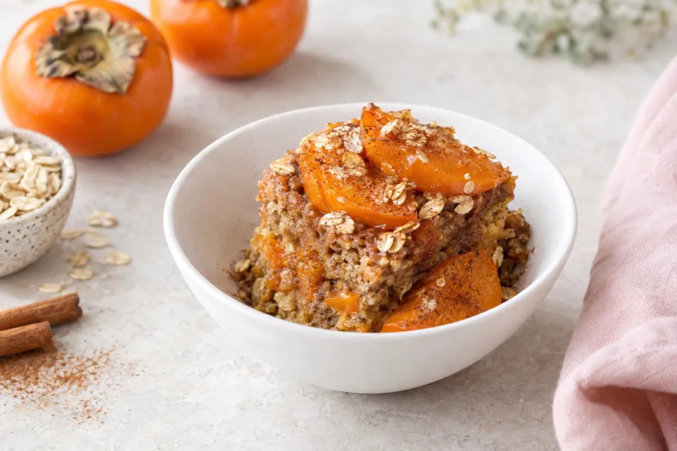 Low-Sugar Whole Wheat and Oatmeal Spice Cake with Fuyu Persimmons