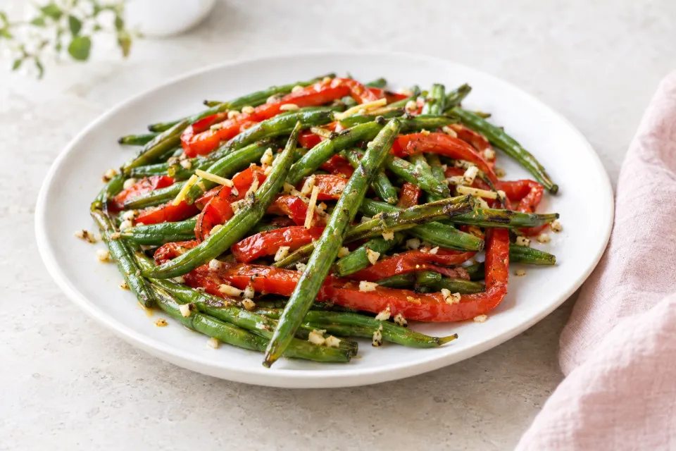 Roasted Green Beans and Red Bell Pepper with Garlic and Ginger