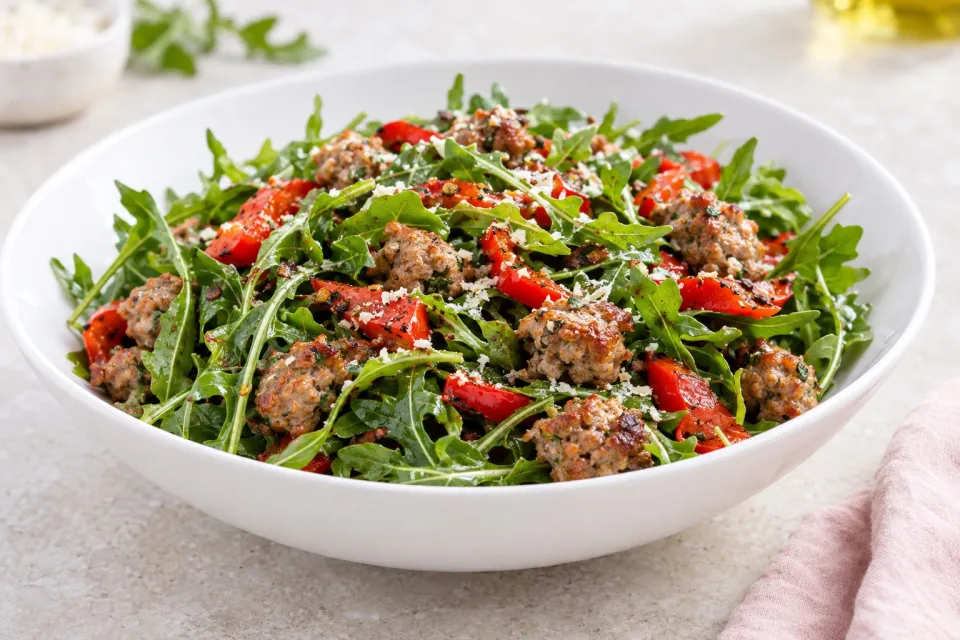 Low-Carb Baby Arugula Salad with Italian Sausage and Red Pepper