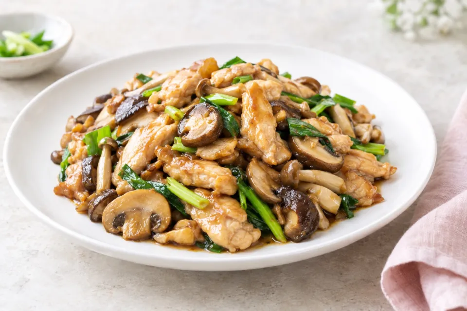 Stir-Fried Chicken with Mushrooms and Oyster Sauce