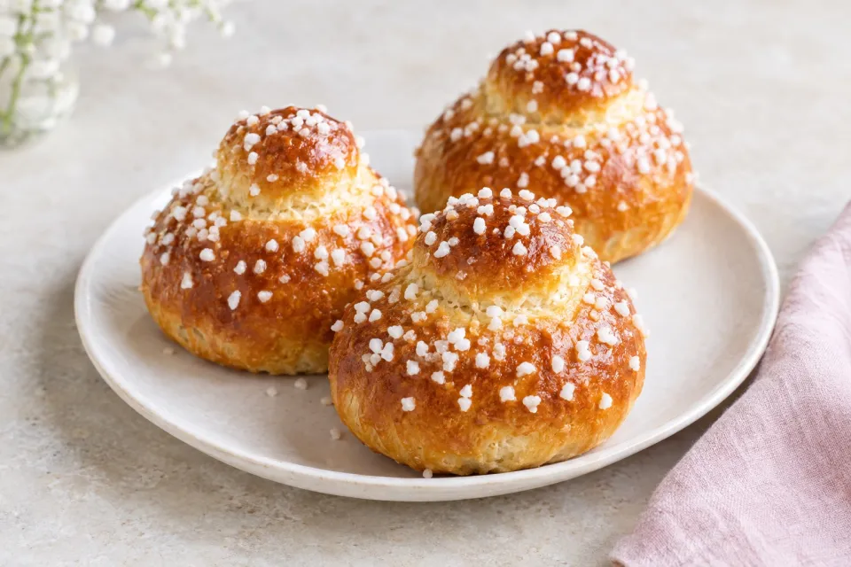Pearl Sugar Brioche Buns