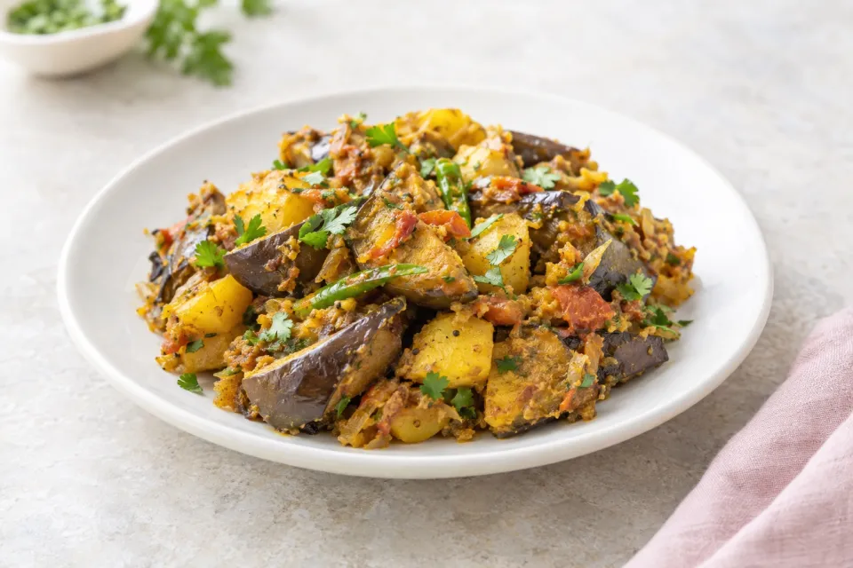 Baingan Aloo Charchari