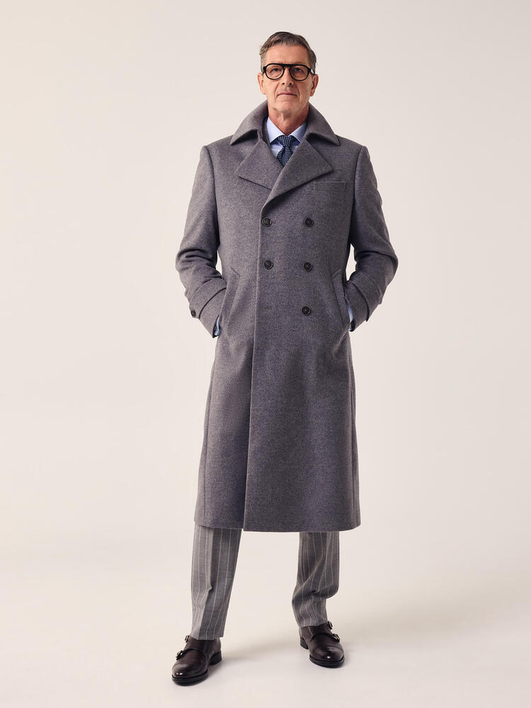 Manteau gris en laine et cachemire à double boutonnage