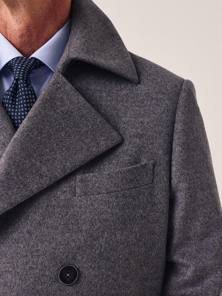 Manteau gris en laine et cachemire à double boutonnage