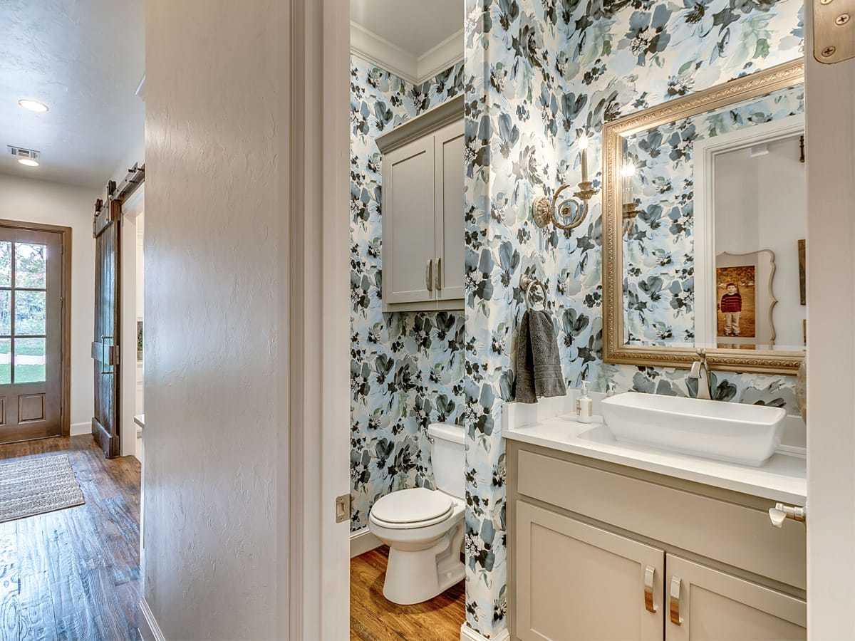 Trends to Try: Bold Powder Rooms