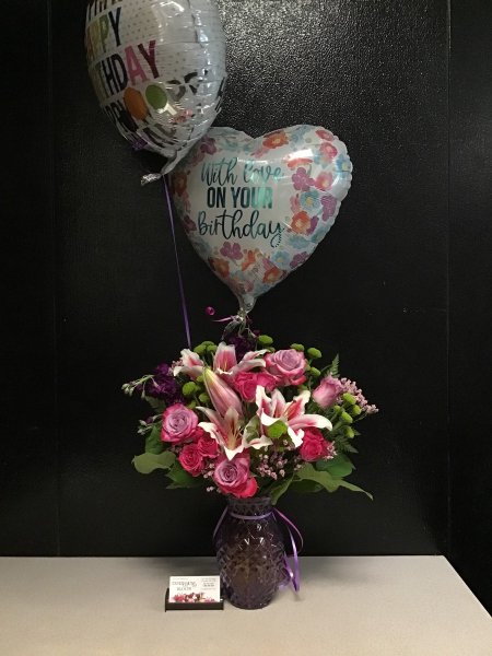 A 4 Star Customer Reviewed Flower Arrangement Designed by Expressions In Bloom in Corvallis, OR