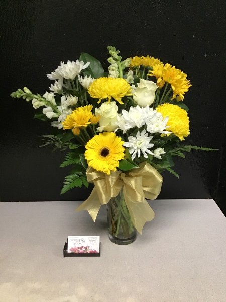 A 4 Star Customer Reviewed Flower Arrangement Designed by Expressions In Bloom in Corvallis, OR