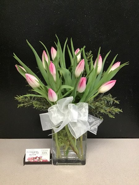 A 5 Star Customer Reviewed Flower Arrangement Designed by Expressions In Bloom in Corvallis, OR