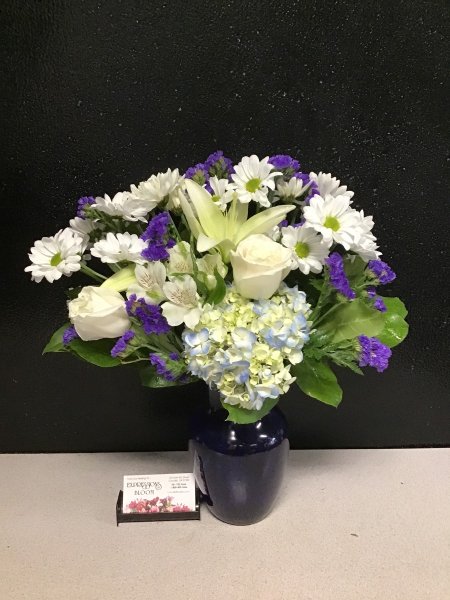 A 4 Star Customer Reviewed Flower Arrangement Designed by Expressions In Bloom in Corvallis, OR