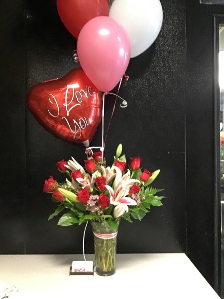 A 5 Star Customer Reviewed Flower Arrangement Designed by Expressions In Bloom in Corvallis, OR A 5 Star Customer Reviewed Flower Arrangement Designed by Expressions In Bloom in Corvallis, OR