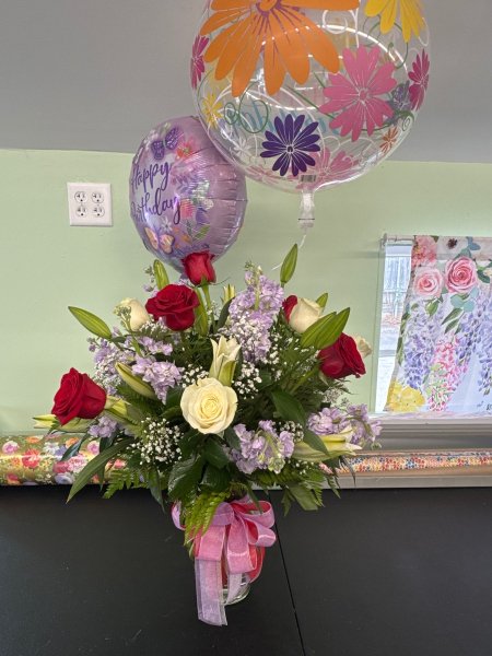 A 5 Star Customer Reviewed Flower Arrangement Designed by Salvy the Florist in Lynn, MA A 5 Star Customer Reviewed Flower Arrangement Designed by Salvy the Florist in Lynn, MA