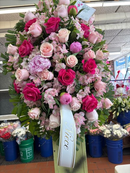 A 5 Star Customer Reviewed Flower Arrangement Designed by Salvy the Florist in Lynn, MA A 5 Star Customer Reviewed Flower Arrangement Designed by Salvy the Florist in Lynn, MA