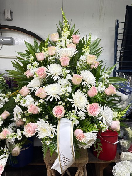 A 5 Star Customer Reviewed Flower Arrangement Designed by Salvy the Florist in Lynn, MA A 5 Star Customer Reviewed Flower Arrangement Designed by Salvy the Florist in Lynn, MA