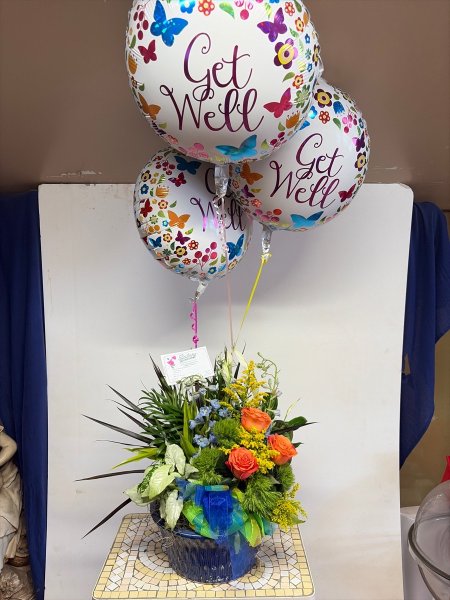 A 5 Star Customer Reviewed Flower Arrangement Designed by Salvy the Florist in Lynn, MA A 5 Star Customer Reviewed Flower Arrangement Designed by Salvy the Florist in Lynn, MA