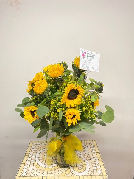 A 4 Star Customer Reviewed Flower Arrangement Designed by Salvy the Florist in Lynn, MA A 4 Star Customer Reviewed Flower Arrangement Designed by Salvy the Florist in Lynn, MA