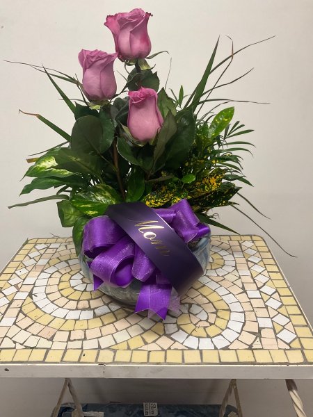 A 5 Star Customer Reviewed Flower Arrangement Designed by Salvy the Florist in Lynn, MA A 5 Star Customer Reviewed Flower Arrangement Designed by Salvy the Florist in Lynn, MA