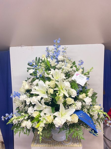A 5 Star Customer Reviewed Flower Arrangement Designed by Salvy the Florist in Lynn, MA A 5 Star Customer Reviewed Flower Arrangement Designed by Salvy the Florist in Lynn, MA
