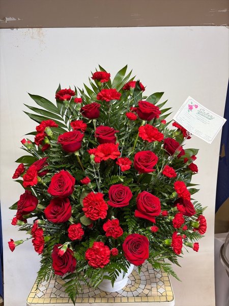 A 5 Star Customer Reviewed Flower Arrangement Designed by Salvy the Florist in Lynn, MA A 5 Star Customer Reviewed Flower Arrangement Designed by Salvy the Florist in Lynn, MA