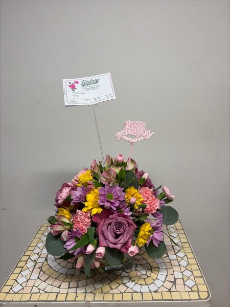 A 5 Star Customer Reviewed Flower Arrangement Designed by Salvy the Florist in Lynn, MA A 5 Star Customer Reviewed Flower Arrangement Designed by Salvy the Florist in Lynn, MA